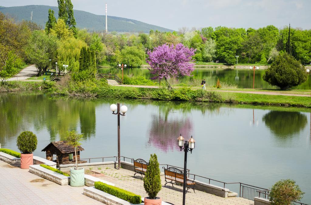パーク ホテル スタラ ザゴラ スタラ・ザゴラ エクステリア 写真 The river at the town of Vratsa