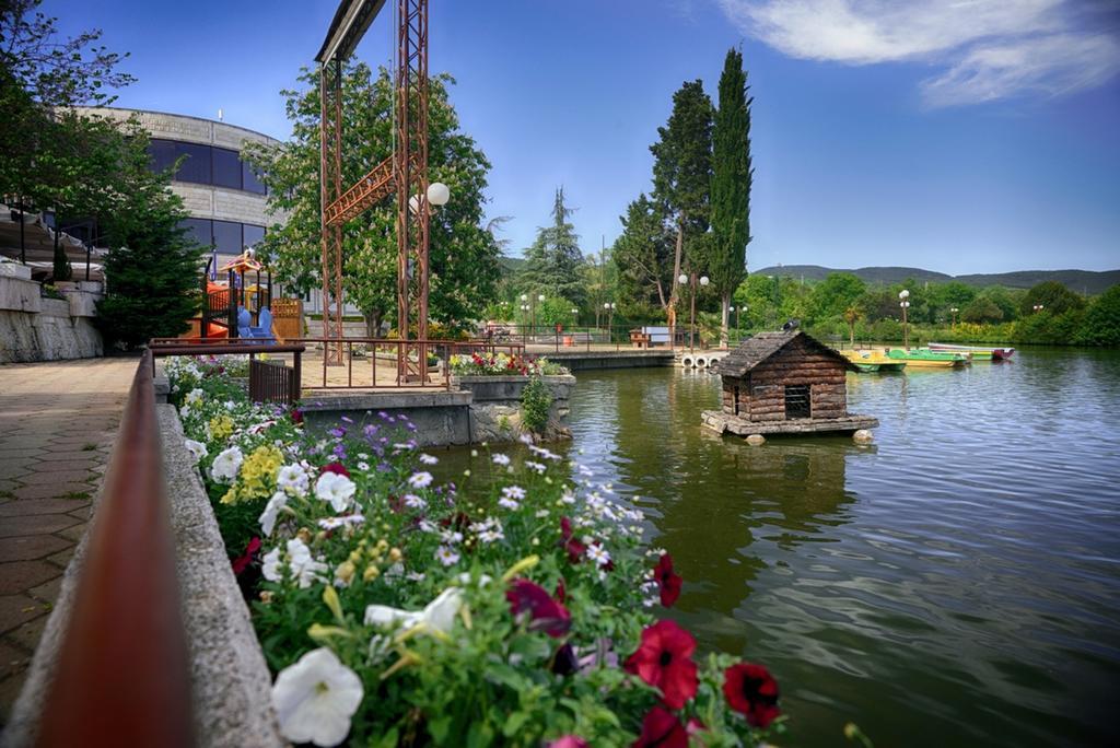 パーク ホテル スタラ ザゴラ スタラ・ザゴラ エクステリア 写真 The lake of the town